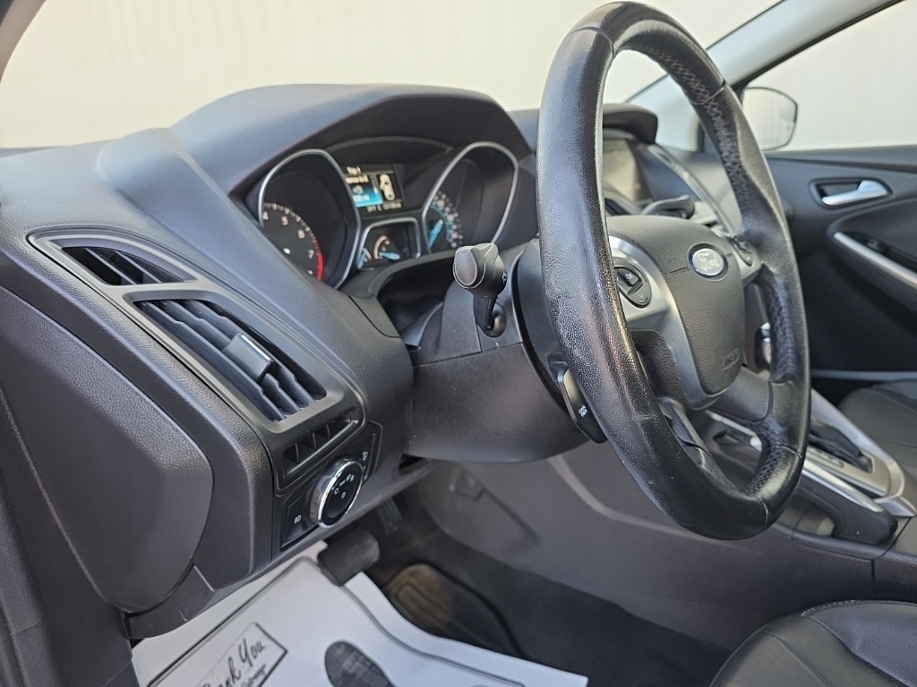 Ford Focus 4dr Sdn SEL 2012