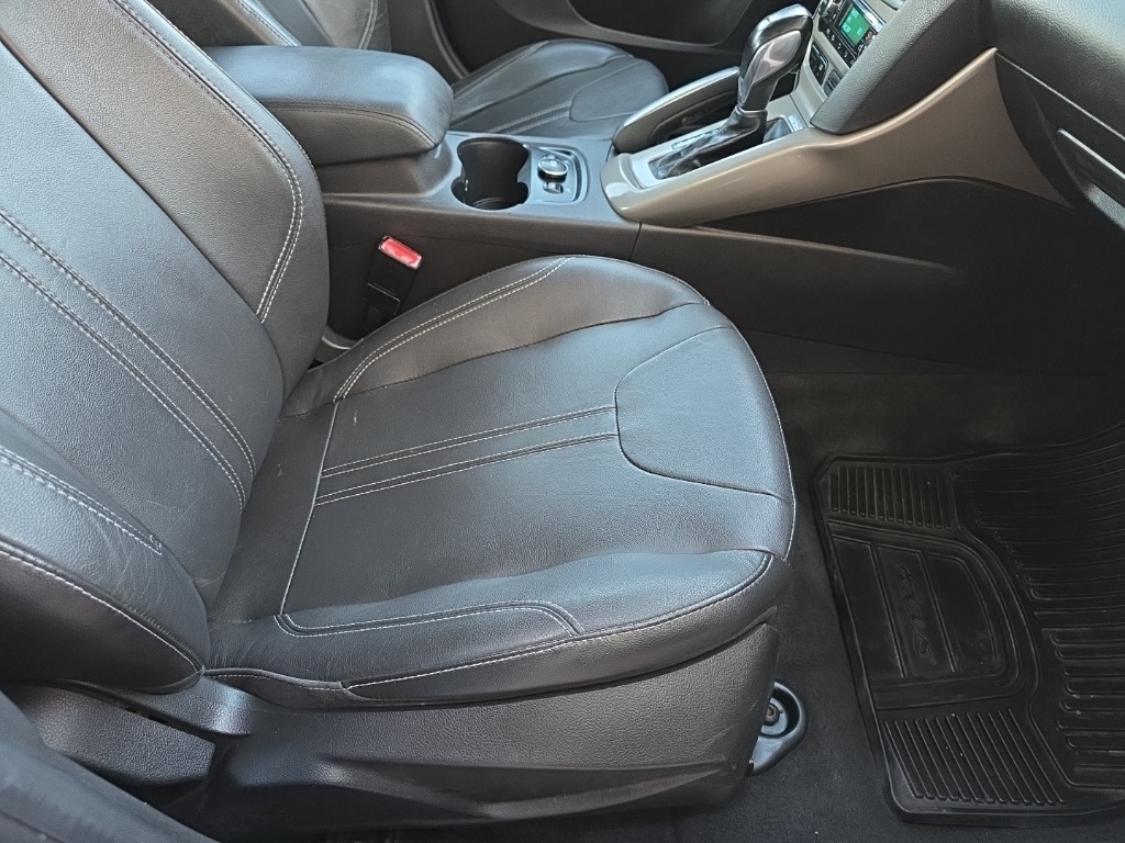 Ford Focus 4dr Sdn SEL 2012