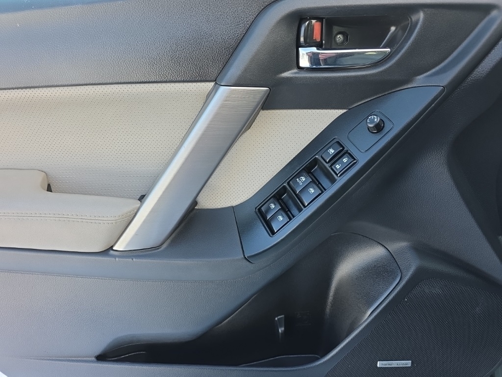 Subaru Forester 4dr CVT 2.5i Limited PZEV 2015