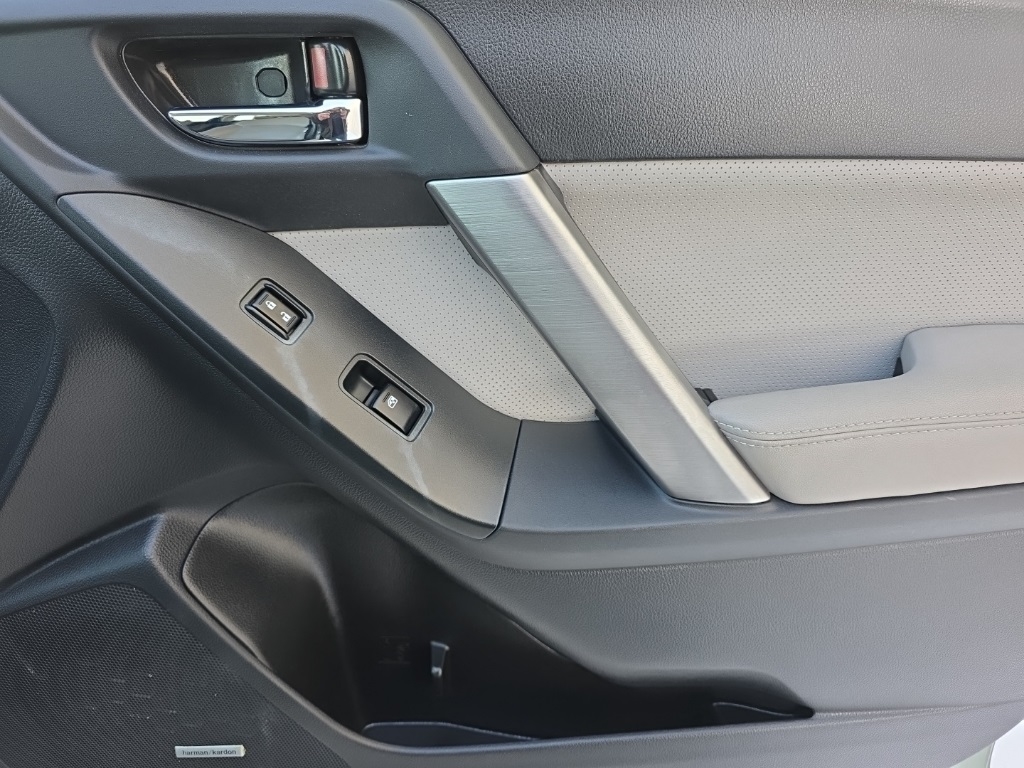 Subaru Forester 4dr CVT 2.5i Limited PZEV 2015