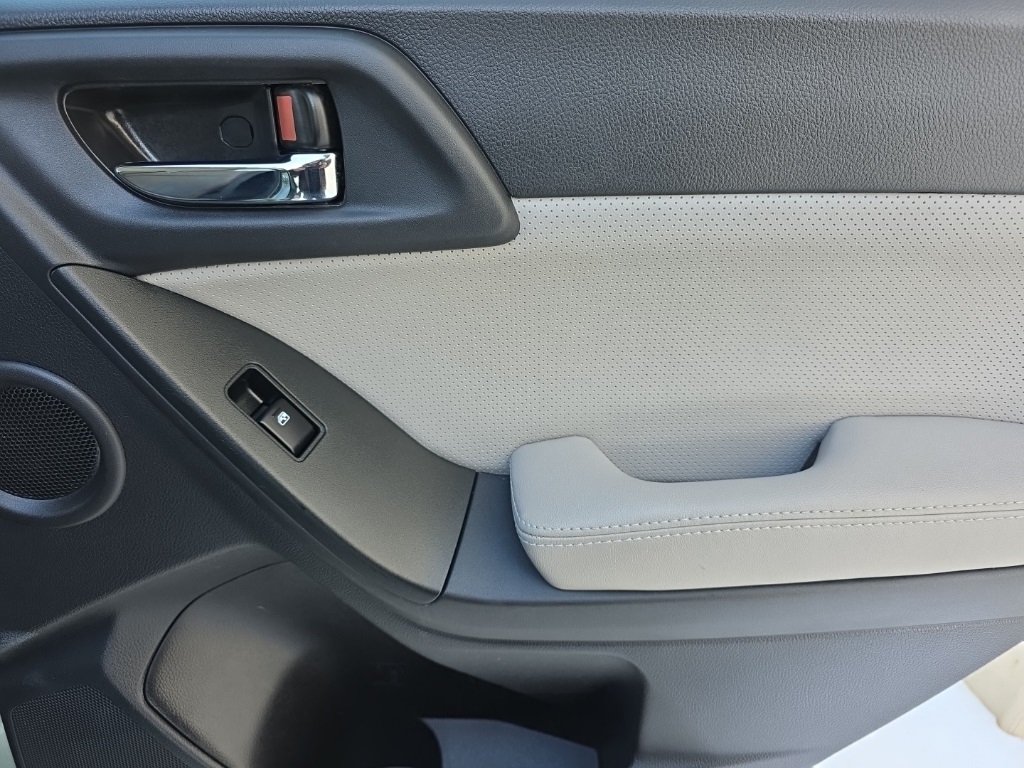 Subaru Forester 4dr CVT 2.5i Limited PZEV 2015