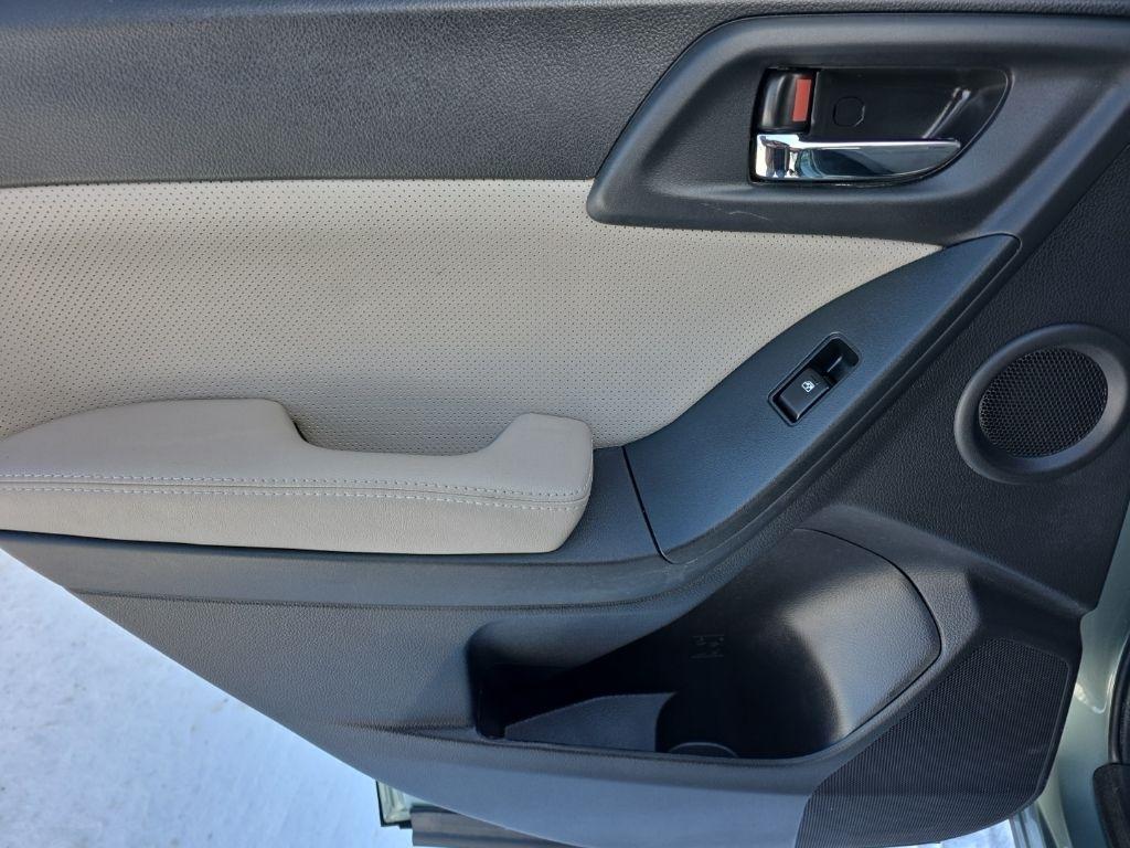 Subaru Forester 4dr CVT 2.5i Limited PZEV 2015