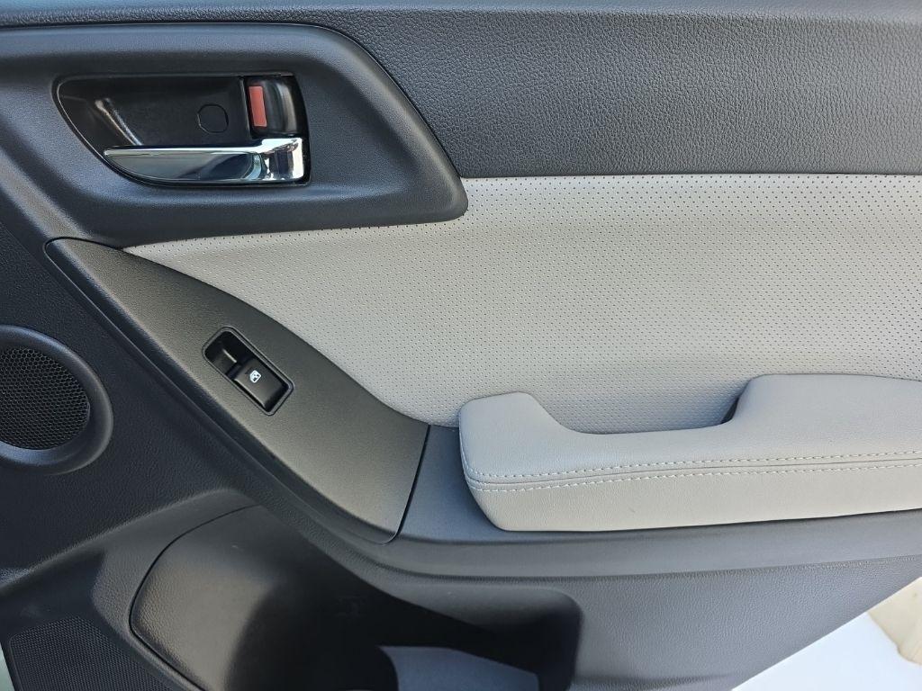 Subaru Forester 4dr CVT 2.5i Limited PZEV 2015