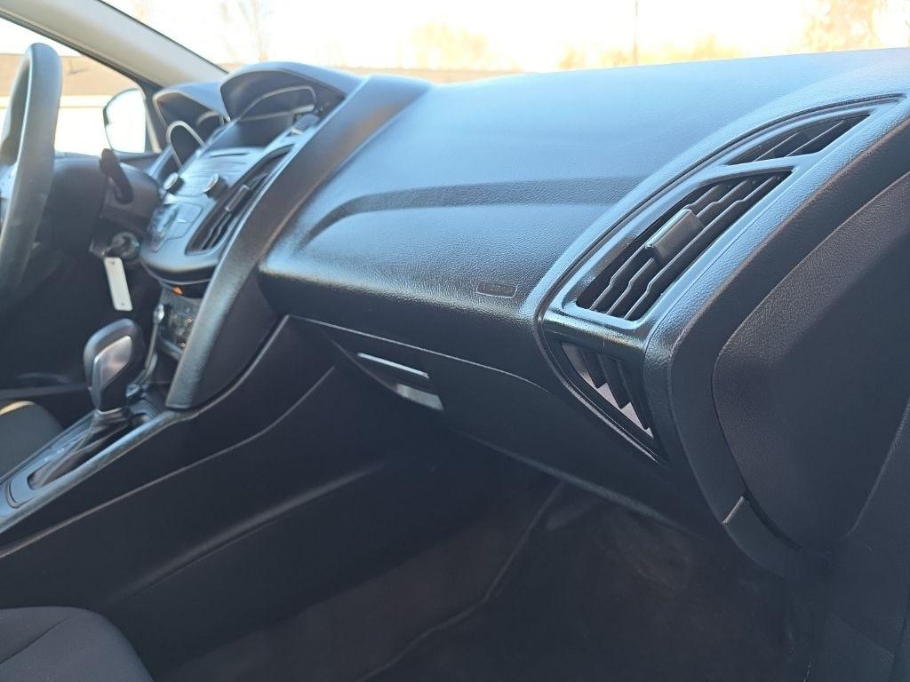 Ford Focus SE Sedan 2017