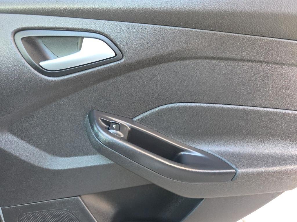 Ford Focus SE Sedan 2017