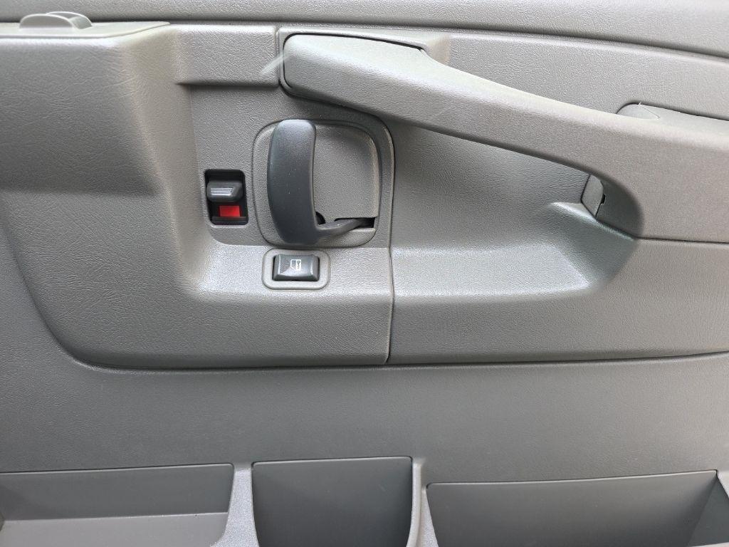 Chevrolet Express Passenger 3500 155" WB RWD 2006