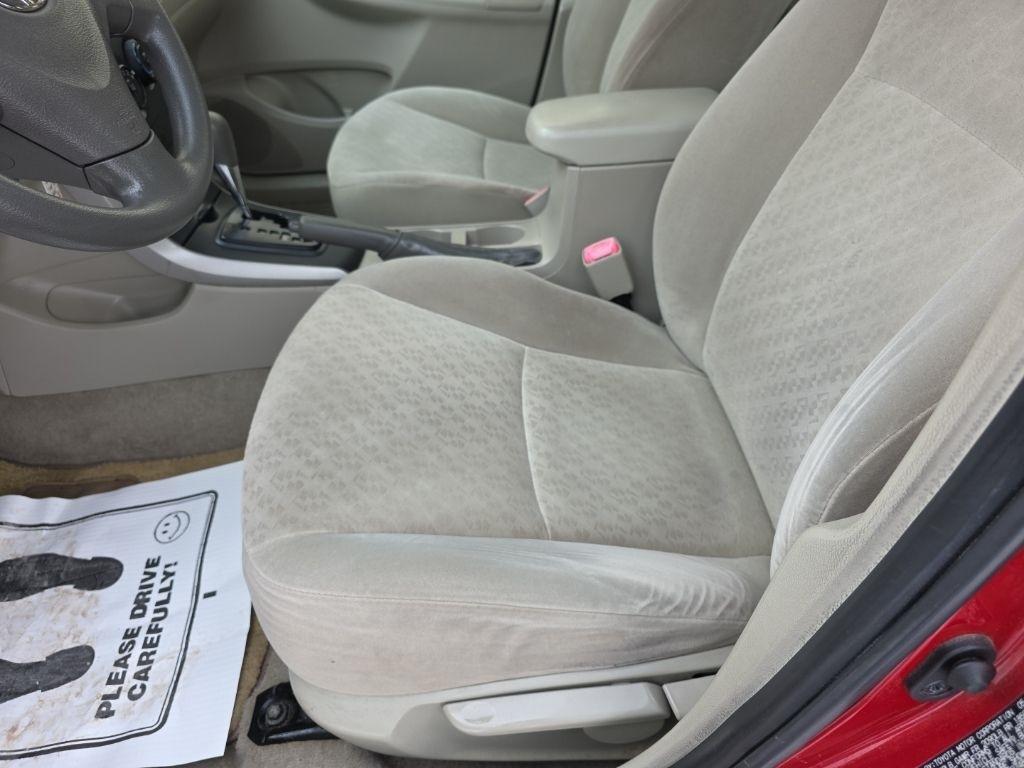 Toyota Corolla 4dr Sdn LE Auto 2009