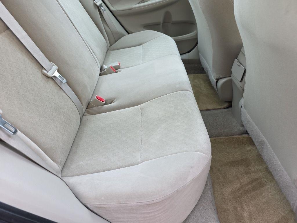 Toyota Corolla 4dr Sdn LE Auto 2009