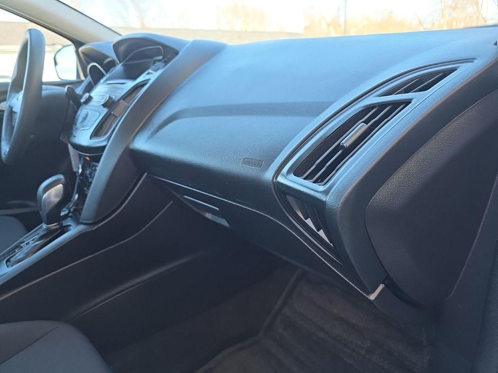 Ford Focus SE Sedan 2017