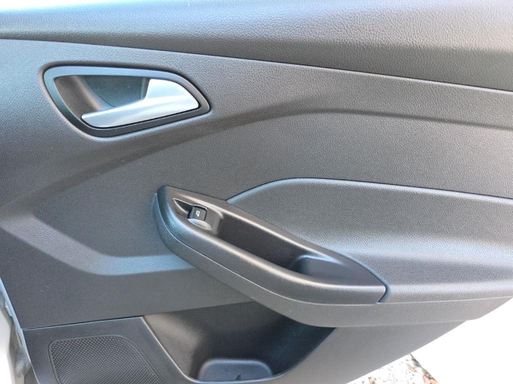 Ford Focus SE Sedan 2017