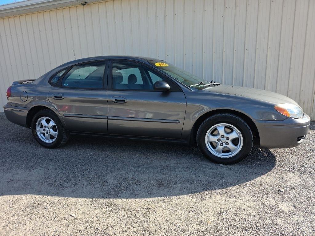 Ford Taurus 4dr Sdn SE 2005