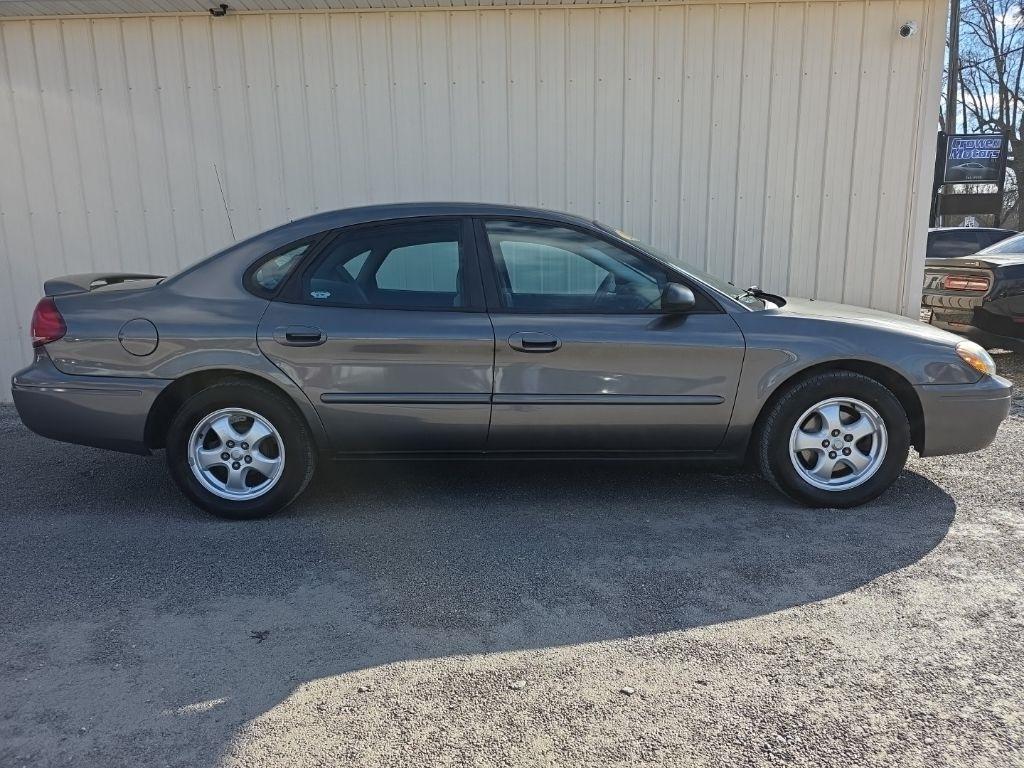 Ford Taurus 4dr Sdn SE 2005