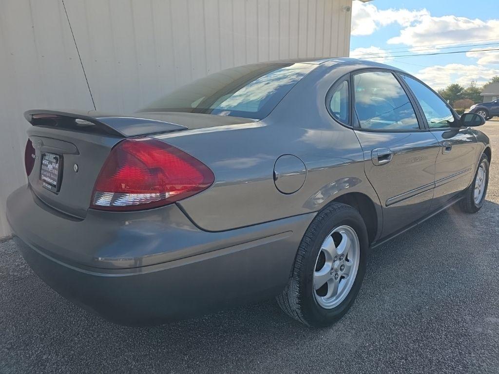 Ford Taurus 4dr Sdn SE 2005