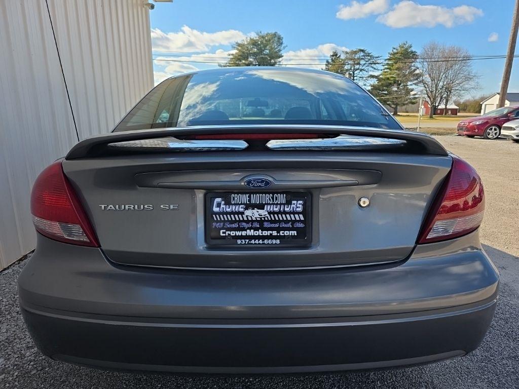 Ford Taurus 4dr Sdn SE 2005