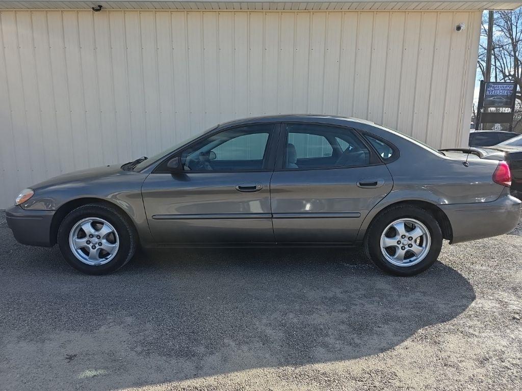 Ford Taurus 4dr Sdn SE 2005