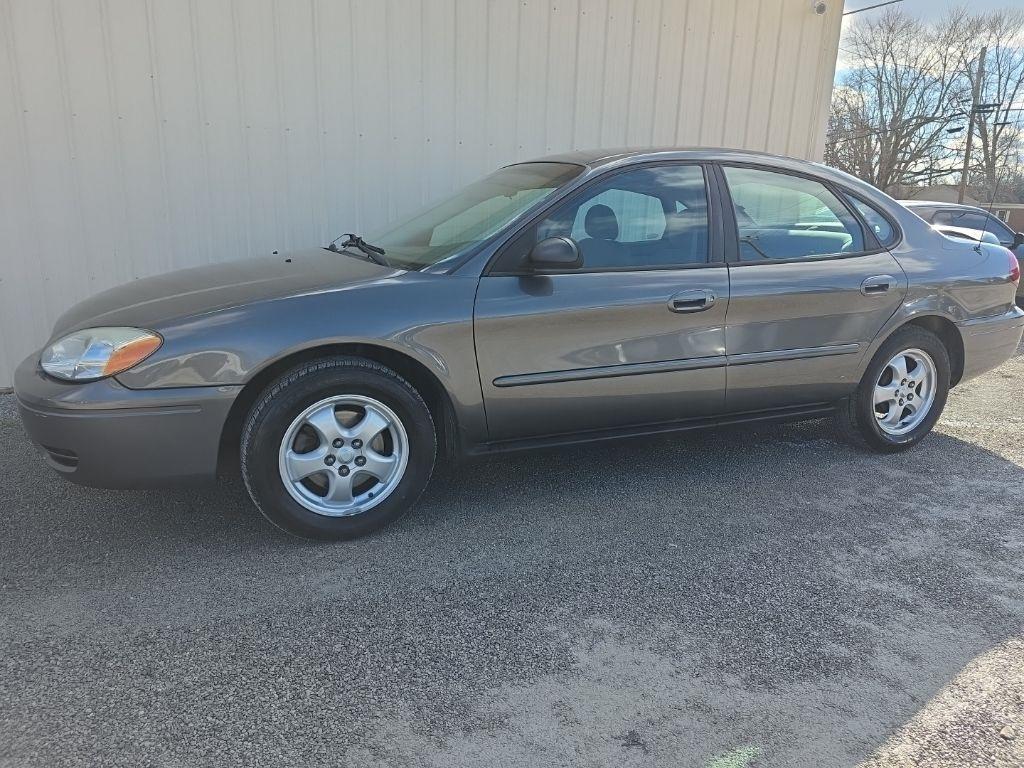 Ford Taurus 4dr Sdn SE 2005