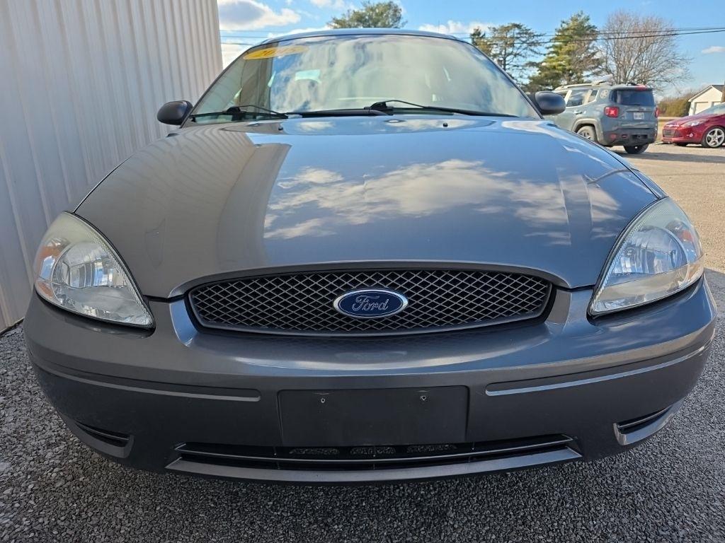 Ford Taurus 4dr Sdn SE 2005