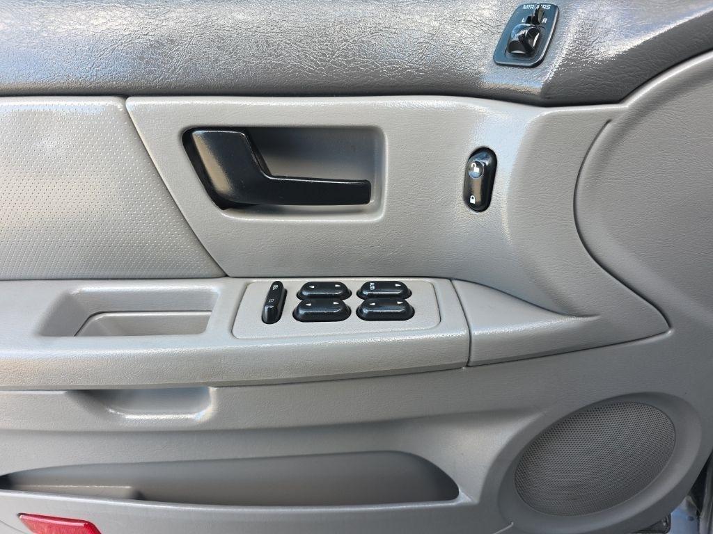 Ford Taurus 4dr Sdn SE 2005