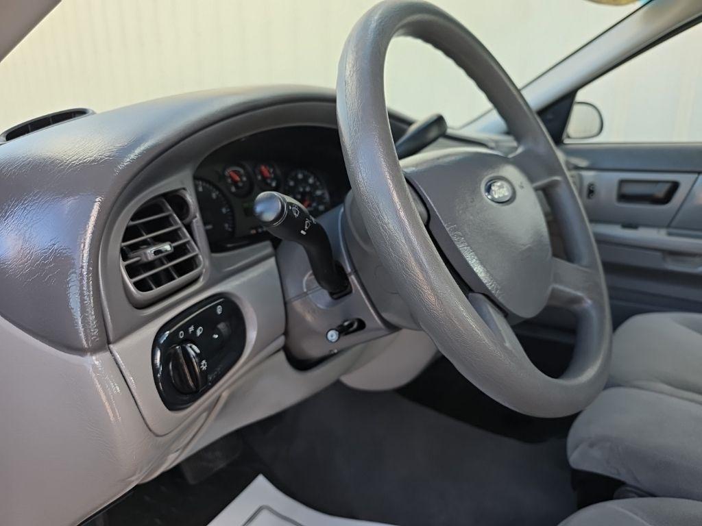 Ford Taurus 4dr Sdn SE 2005