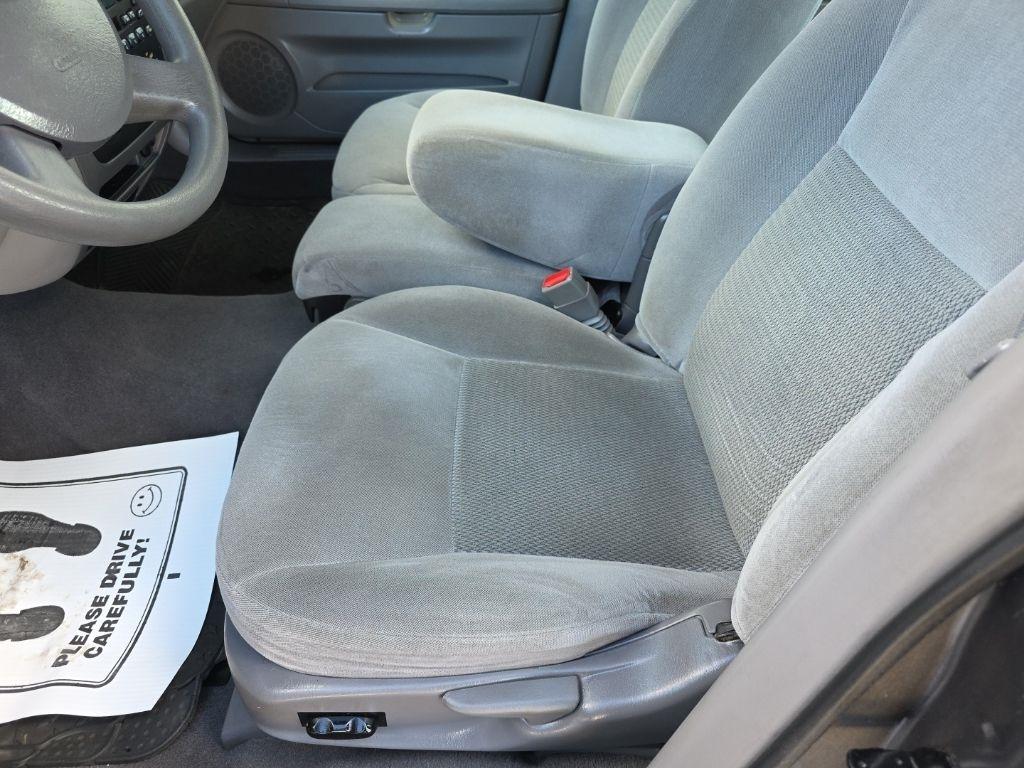 Ford Taurus 4dr Sdn SE 2005