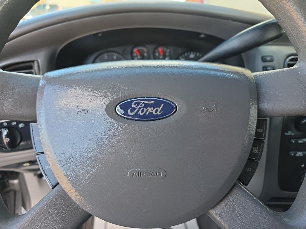 Ford Taurus 4dr Sdn SE 2005