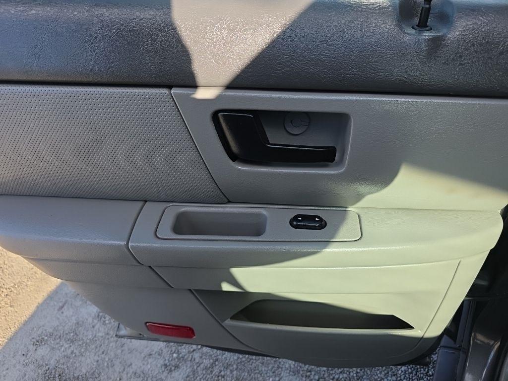 Ford Taurus 4dr Sdn SE 2005