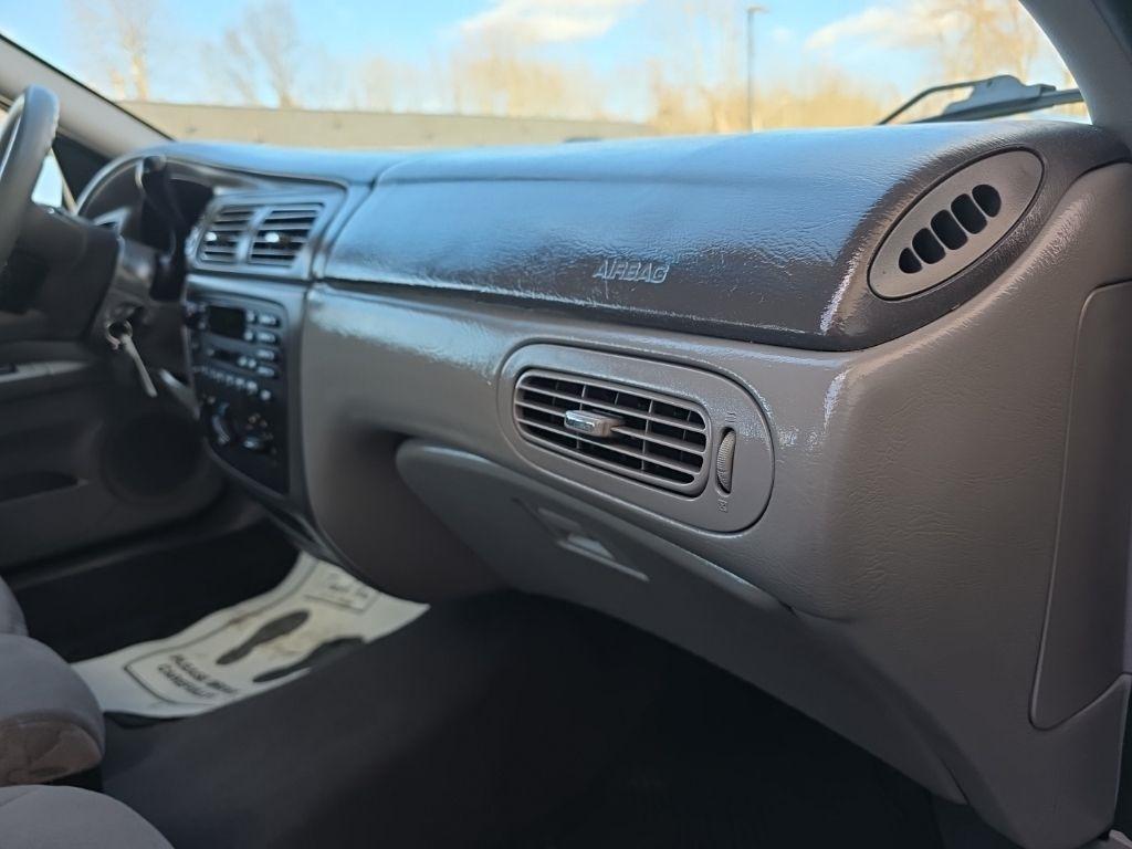 Ford Taurus 4dr Sdn SE 2005