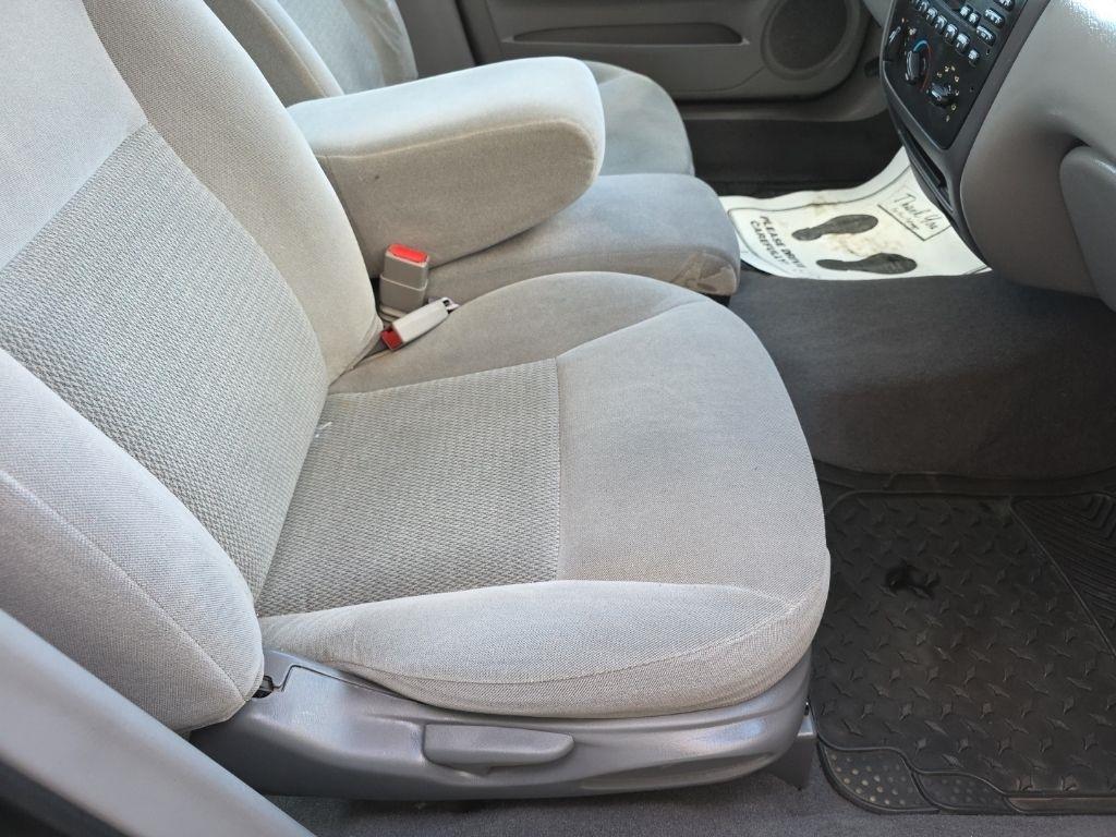 Ford Taurus 4dr Sdn SE 2005