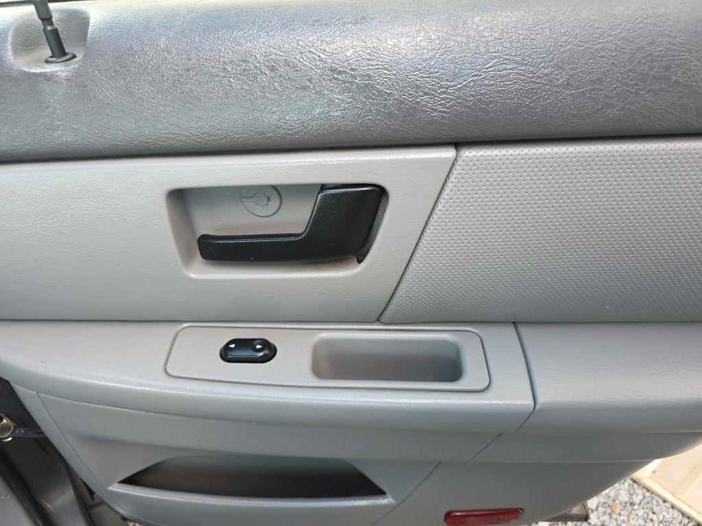 Ford Taurus 4dr Sdn SE 2005