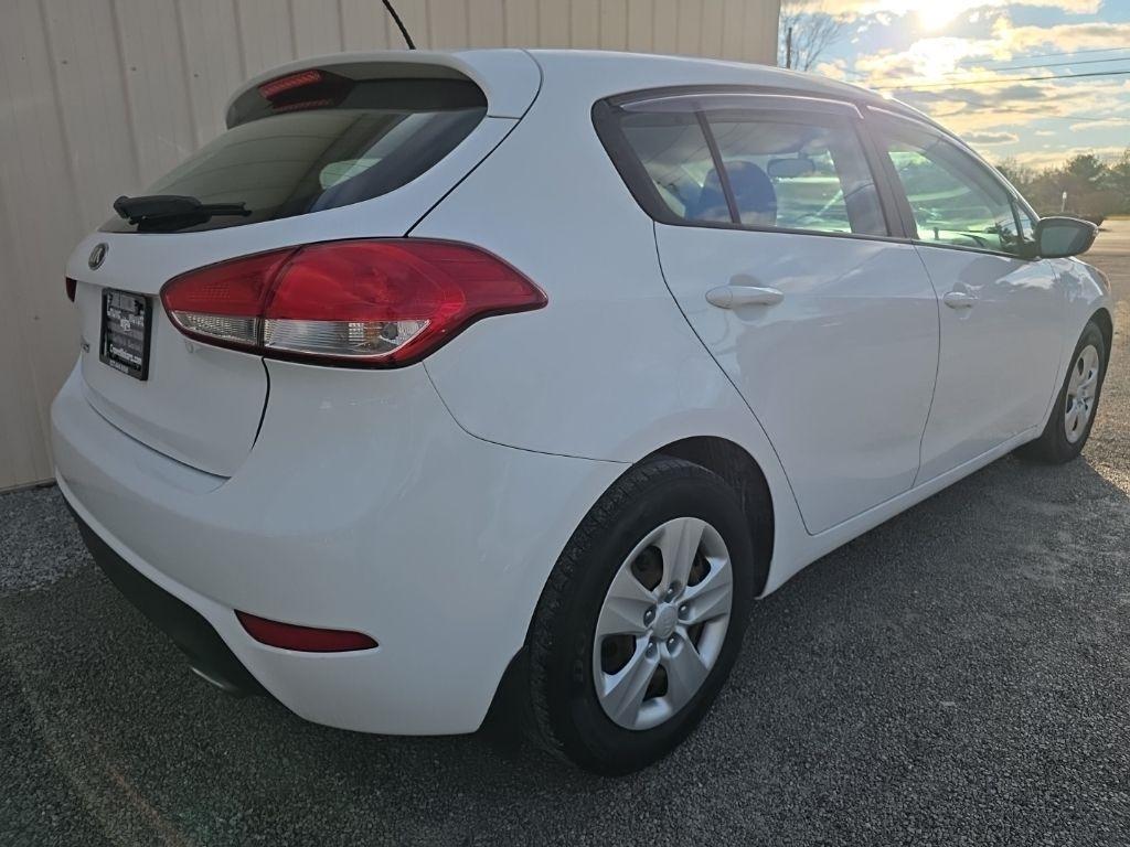 2017 Kia Forte5 LX - Photo 8