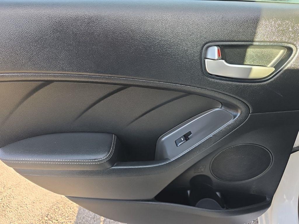 2017 Kia Forte5 LX - Photo 19