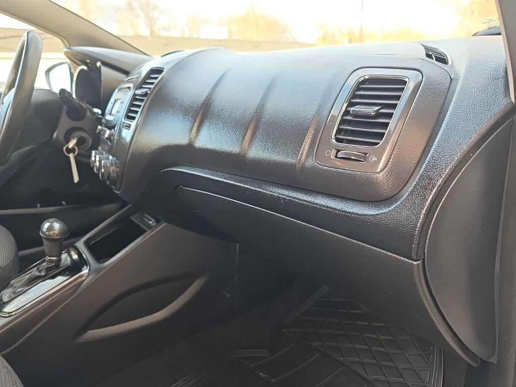 2017 Kia Forte5 LX - Photo 21