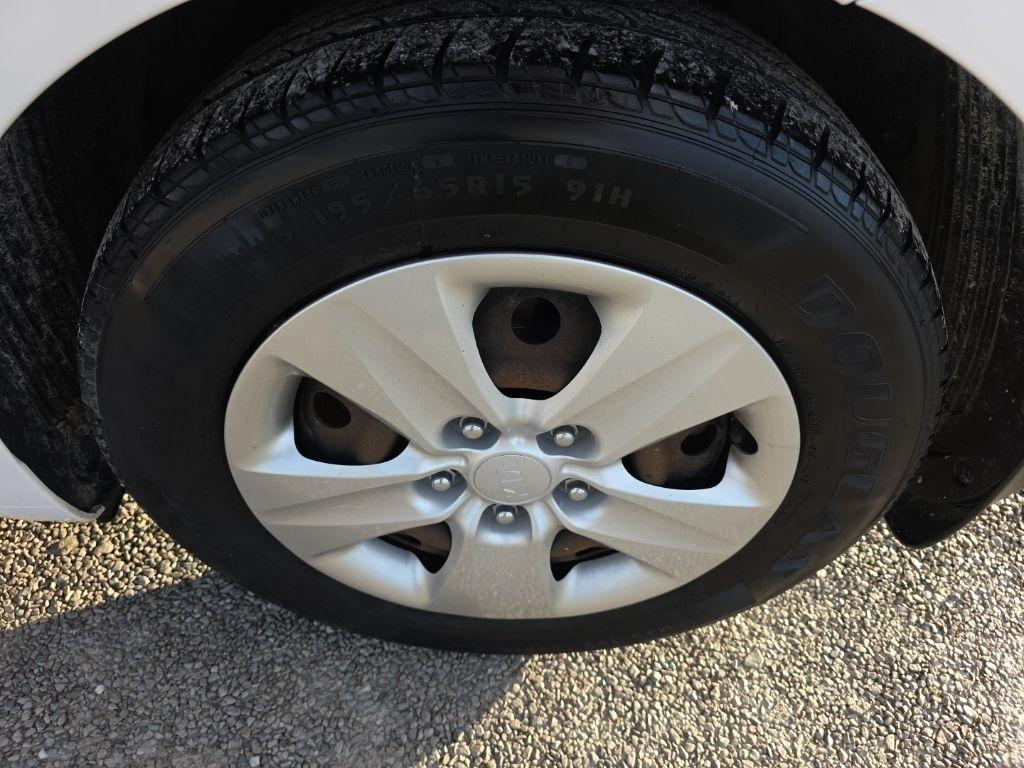 2017 Kia Forte5 LX - Photo 25