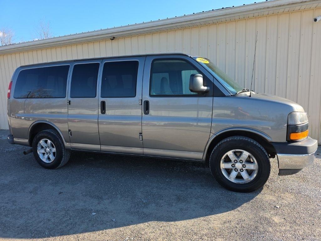 GMC Savana Passenger RWD 1500 135" 2009