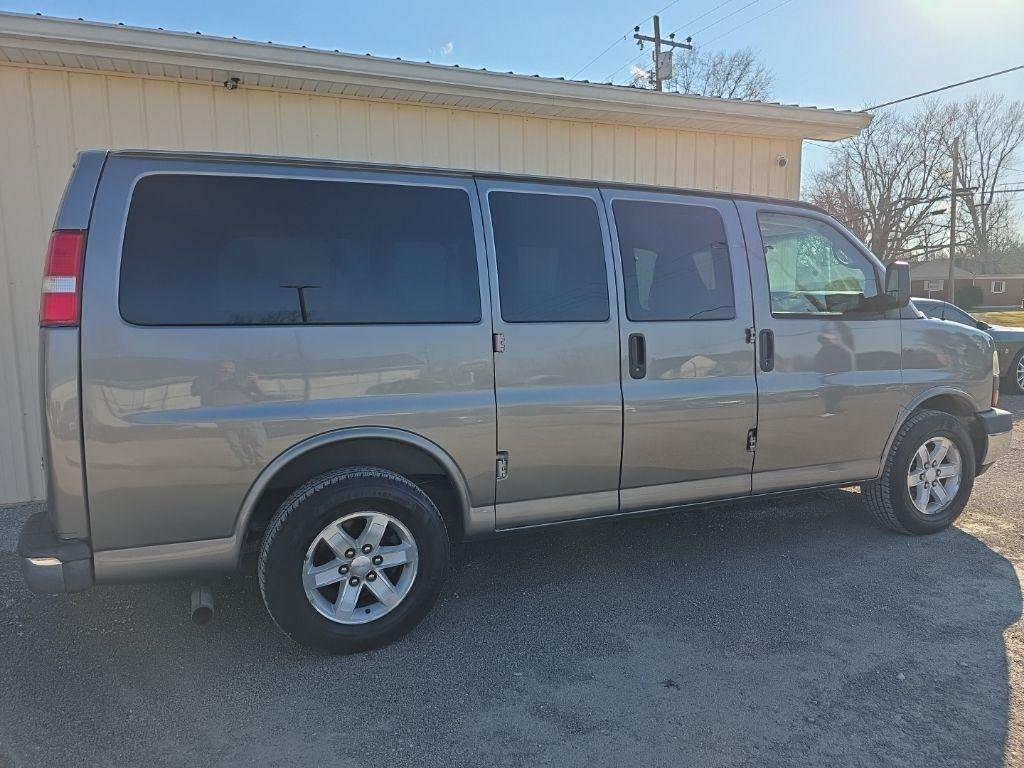 GMC Savana Passenger RWD 1500 135" 2009