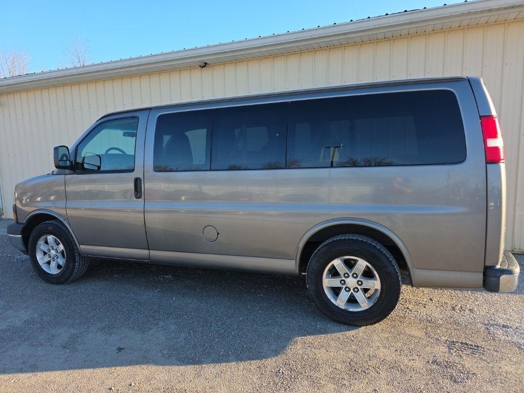 GMC Savana Passenger RWD 1500 135" 2009