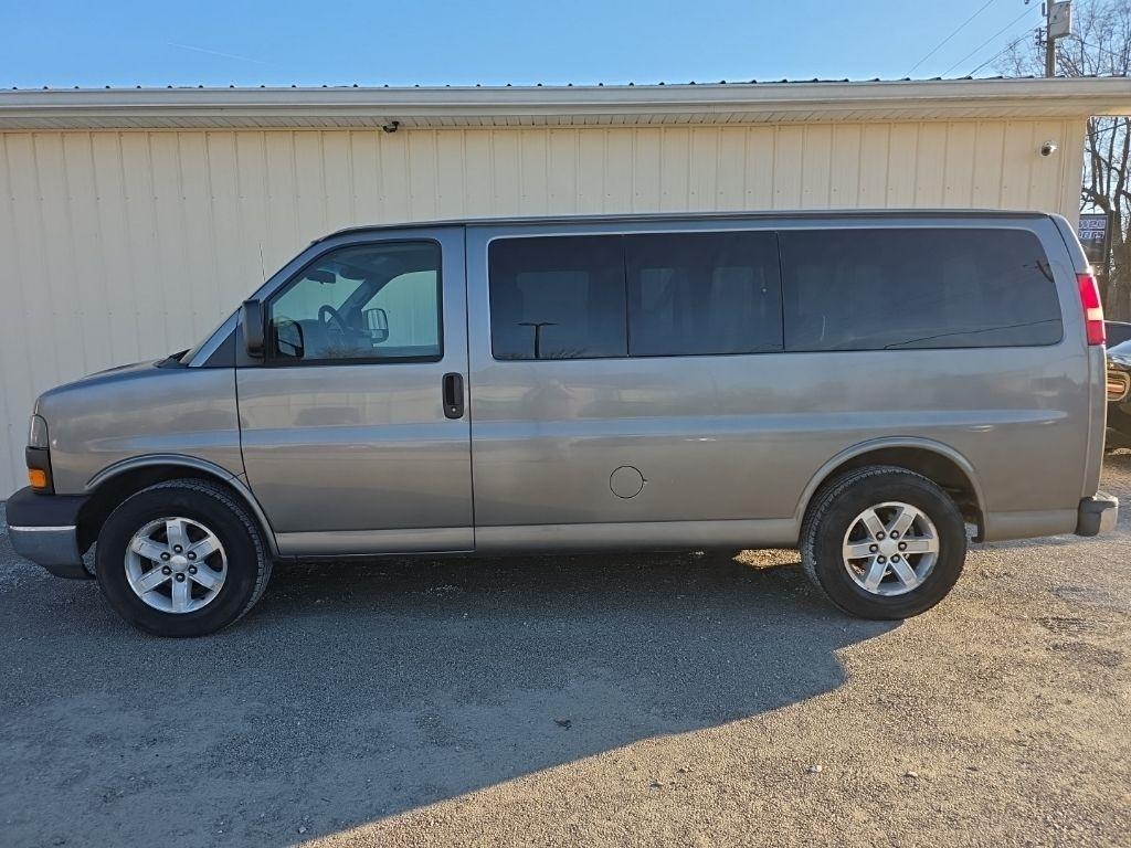 GMC Savana Passenger RWD 1500 135" 2009