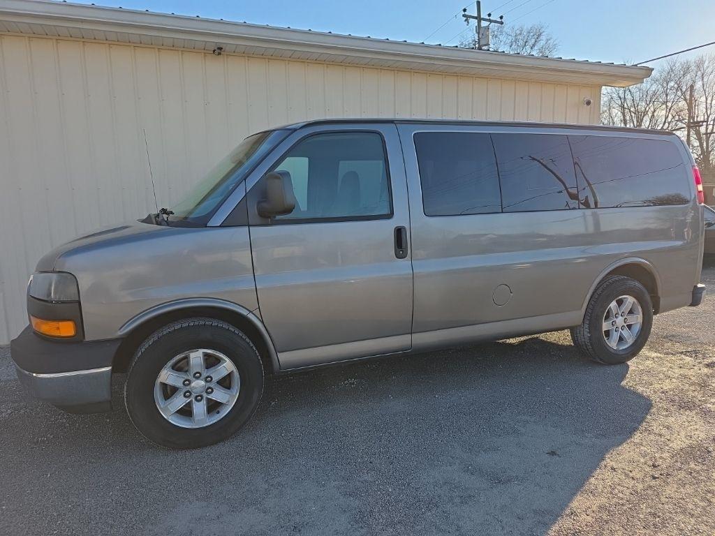 GMC Savana Passenger RWD 1500 135" 2009