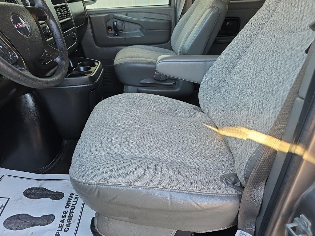 GMC Savana Passenger RWD 1500 135" 2009