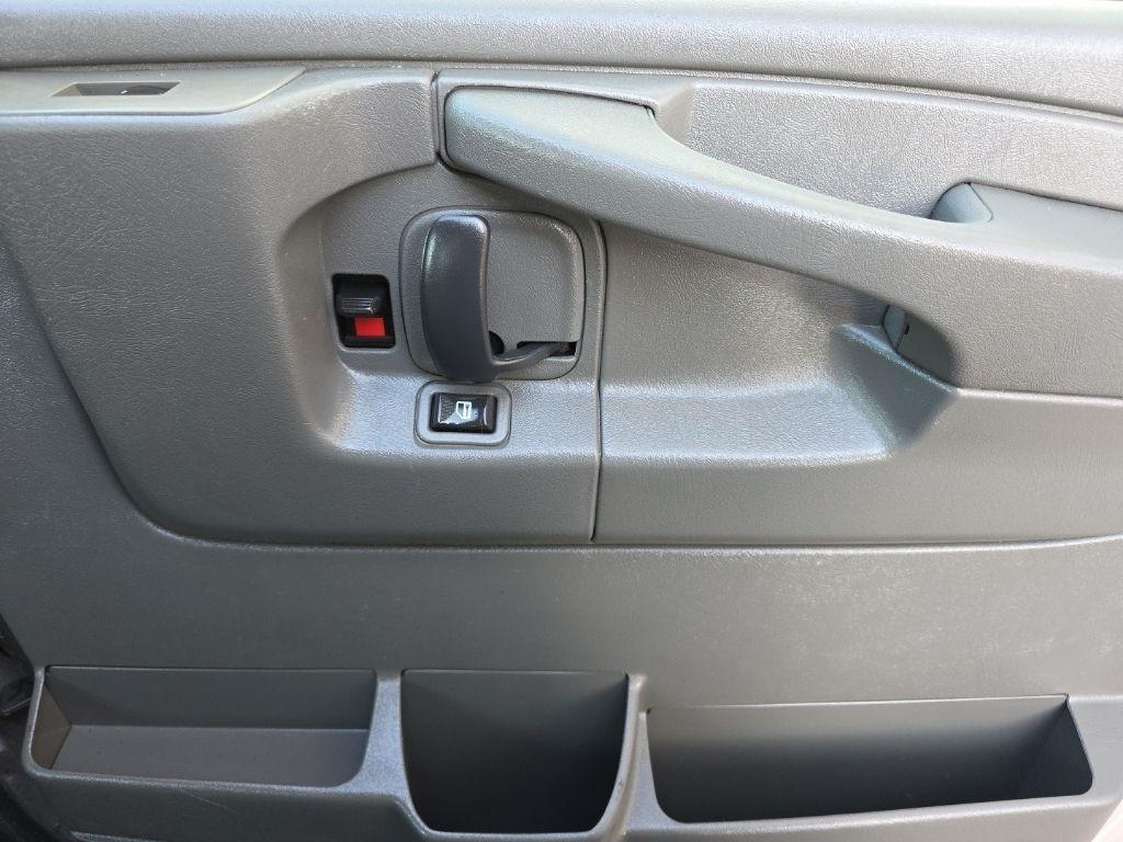 GMC Savana Passenger RWD 1500 135" 2009