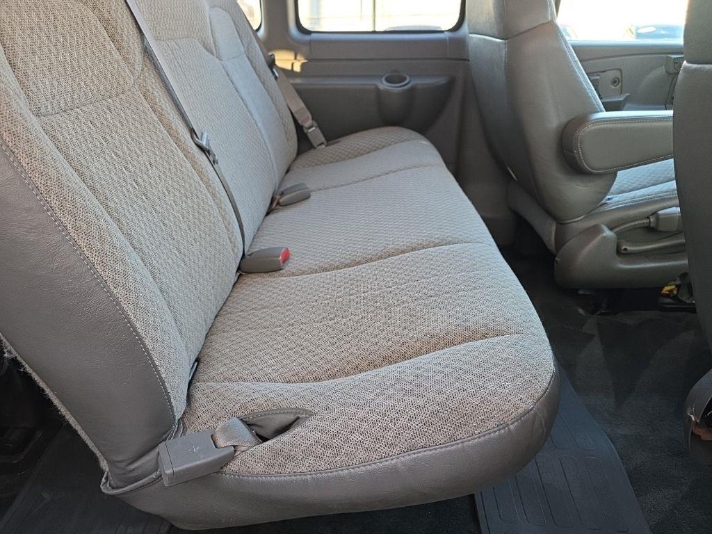 GMC Savana Passenger RWD 1500 135" 2009