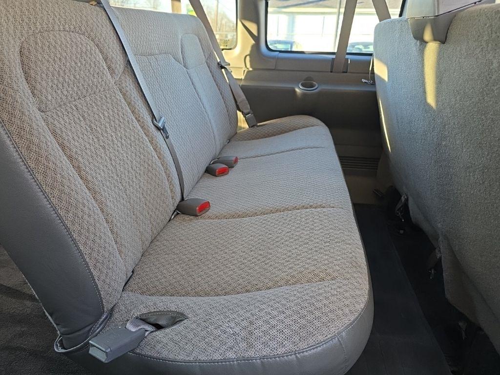 GMC Savana Passenger RWD 1500 135" 2009