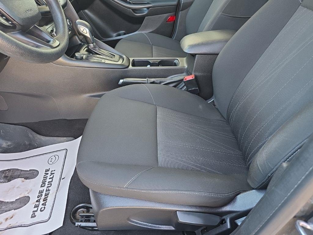 Ford Focus SE Sedan 2017