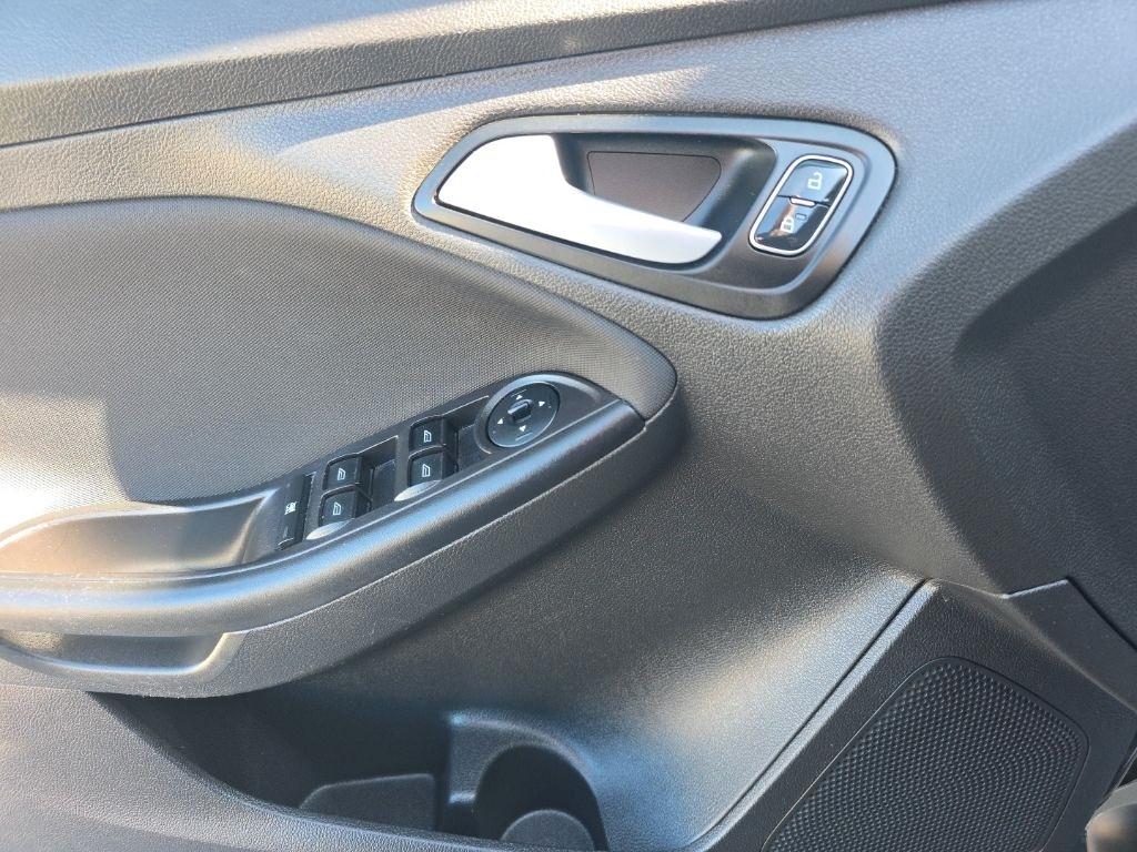 Ford Focus SE Sedan 2017