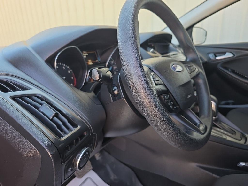 Ford Focus SE Sedan 2017