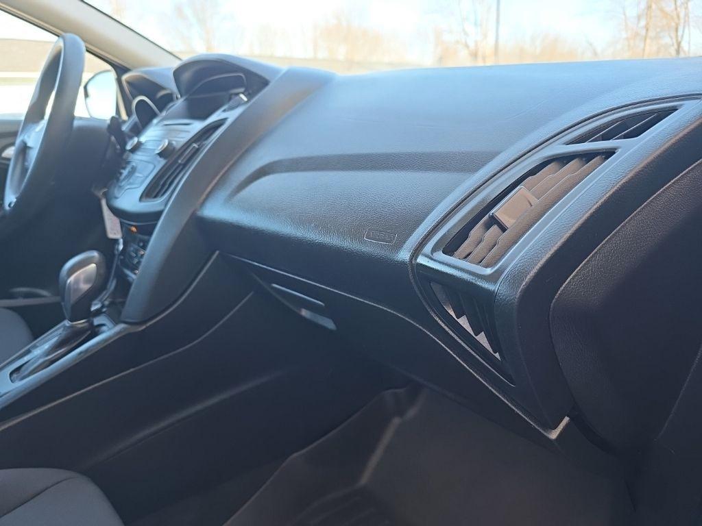 Ford Focus SE Sedan 2017