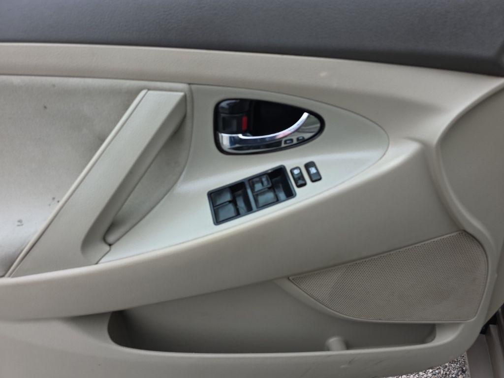 Toyota Camry 4dr Sdn I4 Man (Natl) 2009