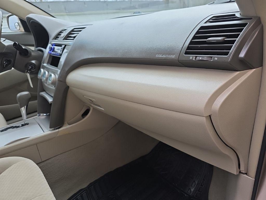 Toyota Camry 4dr Sdn I4 Man (Natl) 2009