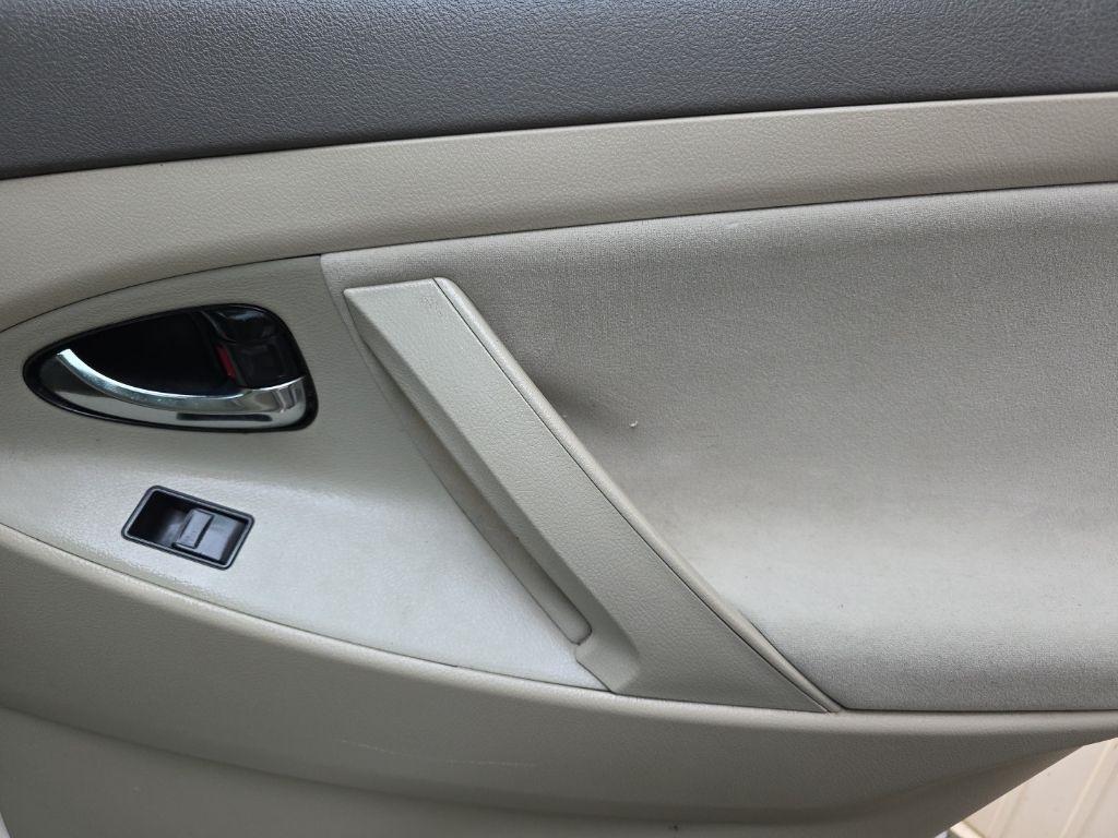 Toyota Camry 4dr Sdn I4 Man (Natl) 2009