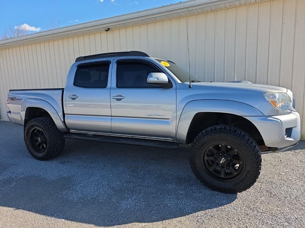 Toyota Tacoma 4WD Double Cab V6 AT (Natl) 2015